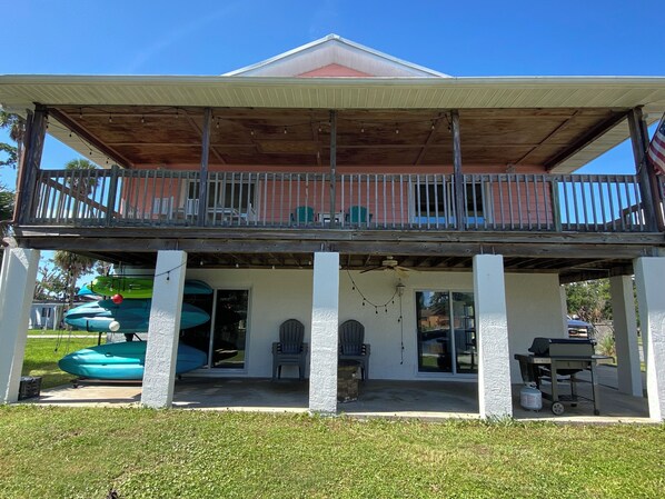 Terrace/patio - Beautiful Home Located DIRECTLY ON RIVER!!! (Spring Hill)