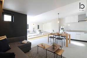 TV, DVD player, escritórios