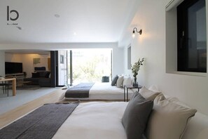 Tabla de planchar con plancha, wifi, ropa de cama