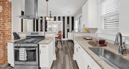 Funky & Fun - Home centrally located in Memphis!