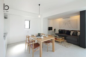 TV, offices - b hotel 1001 Boulevard View Executive Penthouse (Hiroshima City)