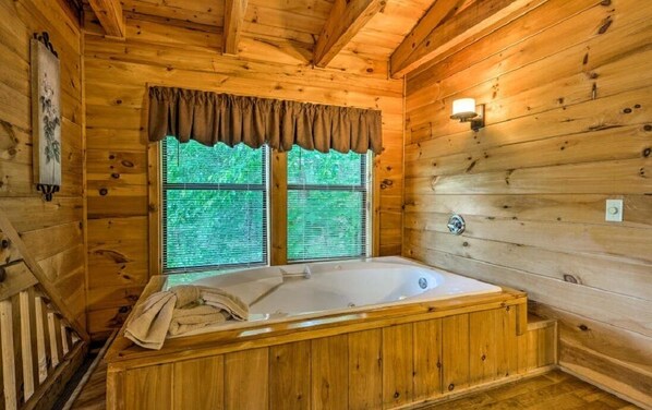 Interior - LOCATION is Outstanding! Gatlinburg’s Action PLUS Smoky Mountain National Park (Gatlinburg)
