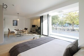 Ferros/tábuas de passar roupa, Wi-Fi, roupa de cama