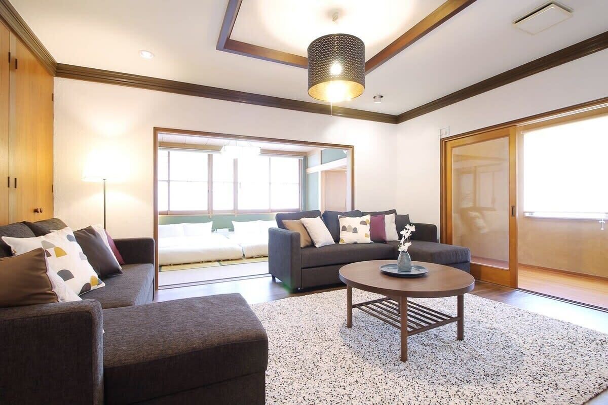 Een televisie en een kantoor