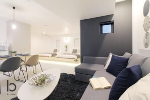 Iron/ironing board, WiFi, bed sheets