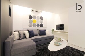 TV, offices - b hotel 202 Central Inner-Side Comfort Studio (Hiroshima City)