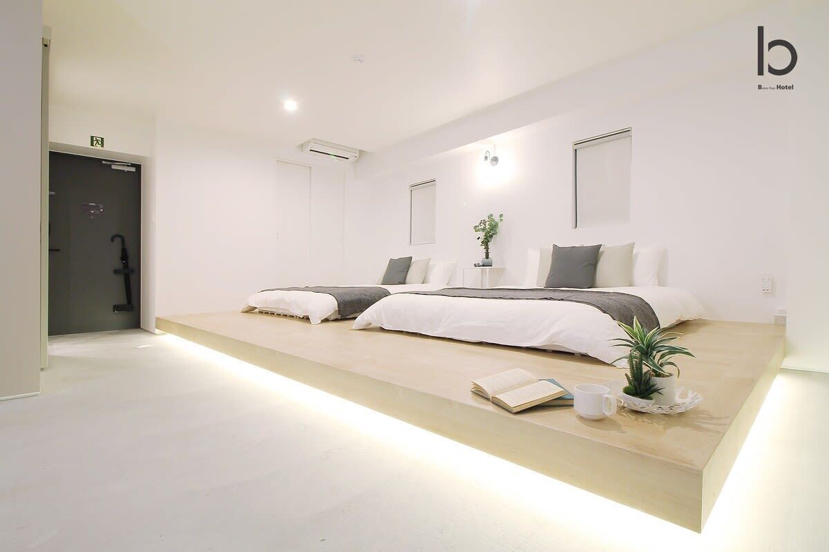 Silitysrauta/-lauta, Wi-Fi, vuodevaatteet