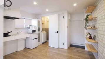 Fridge, microwave, stovetop, cookware/dishes/utensils