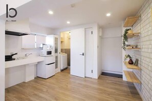 Fridge, microwave, stovetop, cookware/dishes/utensils