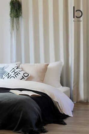 Iron/ironing board, WiFi, bed sheets - Spacious Studio Apt for 4ppl Close to Peace Park (Naka-ku)