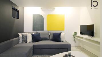 Una televisión, una oficina