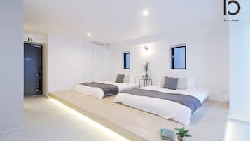 Tabla de planchar con plancha, wifi, ropa de cama