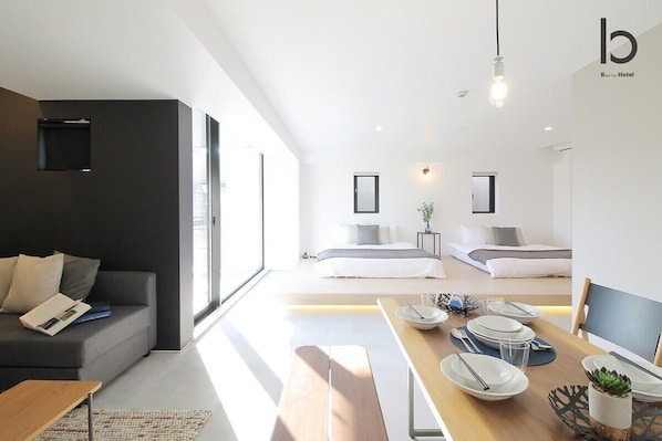 Een strijkplank/strijkijzer, wifi, beddengoed