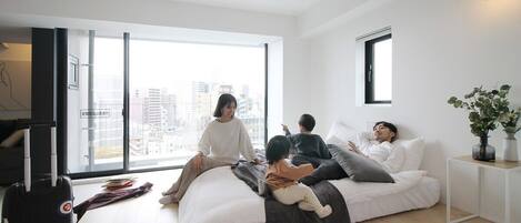 Tabla de planchar con plancha, wifi, ropa de cama