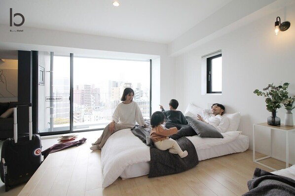 Tabla de planchar con plancha, wifi, ropa de cama