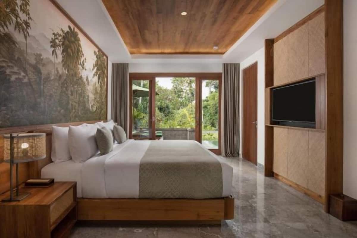 2 bedrooms, free minibar, in-room safe, free cribs/infant beds