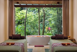 Salas de tratamientos para parejas, bañera de hidromasaje