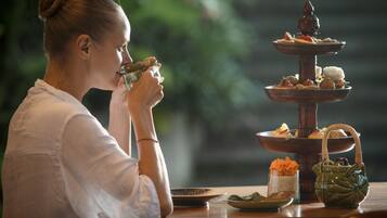 Breakfast, lunch and dinner served