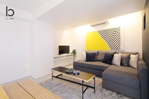 TV, offices - b hotel 401 Premium City View Apartment (Hiroshima City)