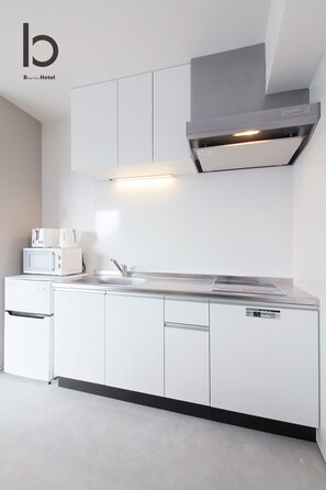 Fridge, microwave, stovetop, cookware/dishes/utensils - b hotel 401 Premium City View Apartment (Hiroshima City)
