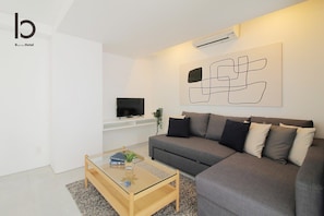 TV, offices - b hotel 901 Premium City View Apartment (Hiroshima City)