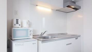 Fridge, microwave, stovetop, cookware/dishes/utensils