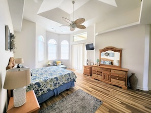 5 bedrooms, iron/ironing board, free WiFi, bed sheets - DIRECT SAIL BOATS -GULF Access 5 bedroom 3 bath , Villa stunning View, sleep 11 (Cape Coral)
