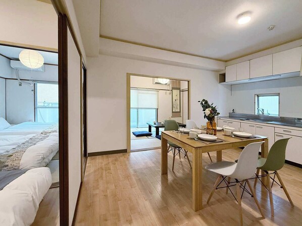 Dining - Spacious 3BR Apt for 9 ppl near PeacePark (Hiroshima)