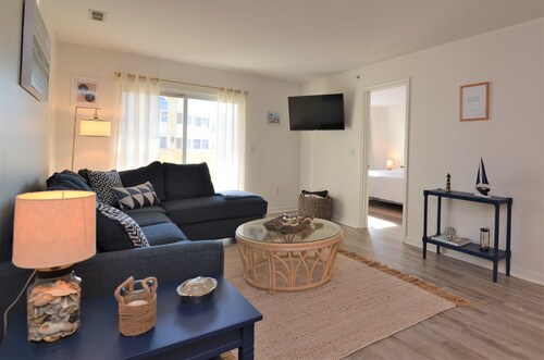 MINI-WEEKS IN SWEET POOL COMMUNITY CONDO, 1203 The Palms, Rehoboth Beach, DE