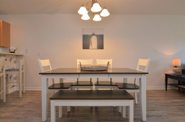 Dining - MINI-WEEKS IN SWEET POOL COMMUNITY CONDO, 1203 The Palms, Rehoboth Beach, DE (Rehoboth Beach)