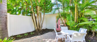 Freshly Remodeled Island Suite w/ Pool & Pet Friendly