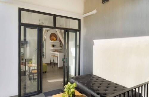 Treetop Bungalows with kitchen in local village with free bikes 2km to Pub St