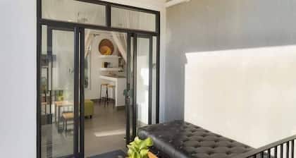 Treetop Bungalows with kitchen in local village with free bikes 2km to Pub St