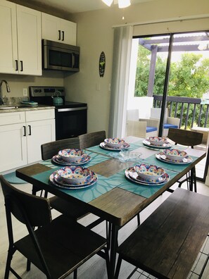 Dining - SEASCAPE COZY BEACH HOME 1/2MI. TO OCEAN! SLEEPS 6-Fenced Backyard (Naples)