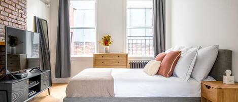 Iron/ironing board, WiFi, bed sheets