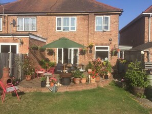 Outdoor dining - Beautiful 3-Bed House in Ramsgate (Ramsgate)