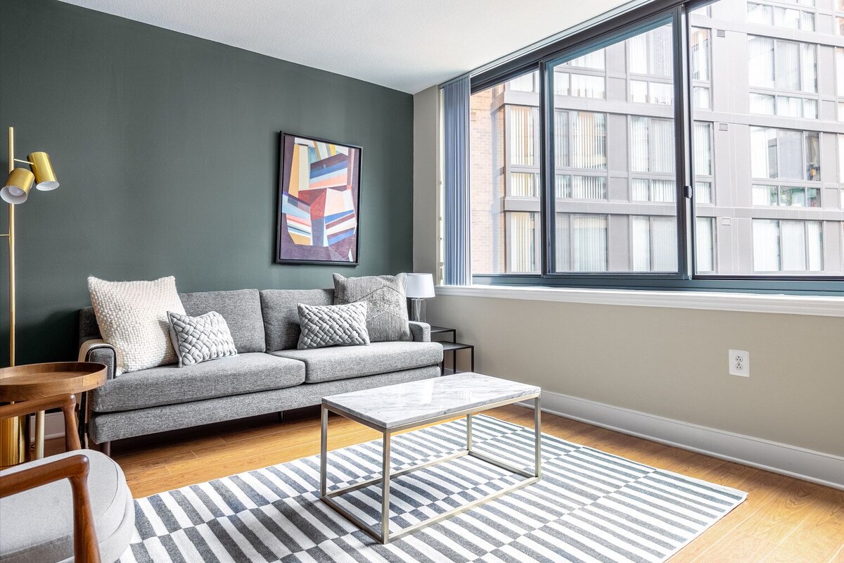 Mod Mount Vernon 1BR w/ Gym, Pool, nr. Convention Center, by Blueground