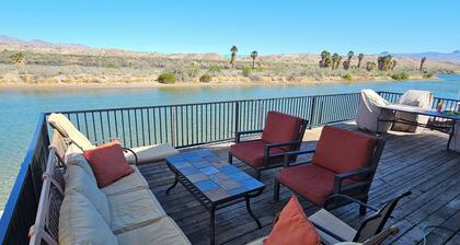 RIVER HOUSE - WATERFRONT RETREAT W/RELAXING DECKS - ONLY 8 MINS FROM LAUGHLIN