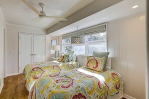 3 bedrooms, desk, iron/ironing board, Internet