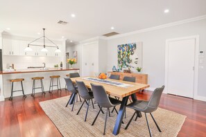 Luxury House | Dining room