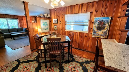 Fully Furnished Entire house, fenced yard.Pets OK. 30 min to Legoland