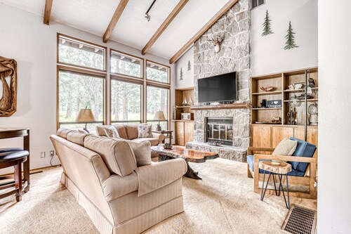 Modern, spacious getaway with private hot tub, wood fireplace, WiFi, & game room