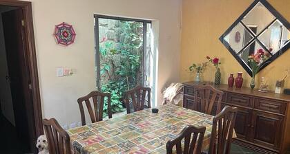 House near the PĂŁo de AçĂșcar and AtacadĂŁo shopping malls and hypermarkets