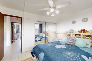2 bedrooms, free internet, bed sheets