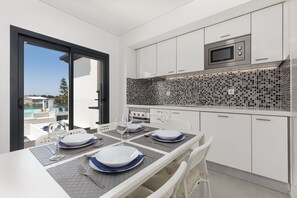 Fridge, microwave, oven, stovetop - Correeira Luxury Residence T2 E - Albufeira, Pools, Wifi, Bbq, Beach (Albufeira)