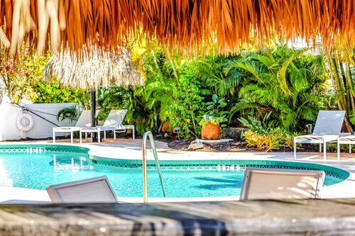 Freshly Remodeled Island Suite w/ Pool & Pet Friendly