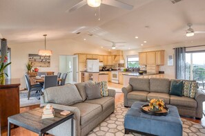 Televisor intel·ligent i futbolí