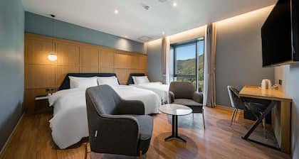 Brown-dot Hotel Signature