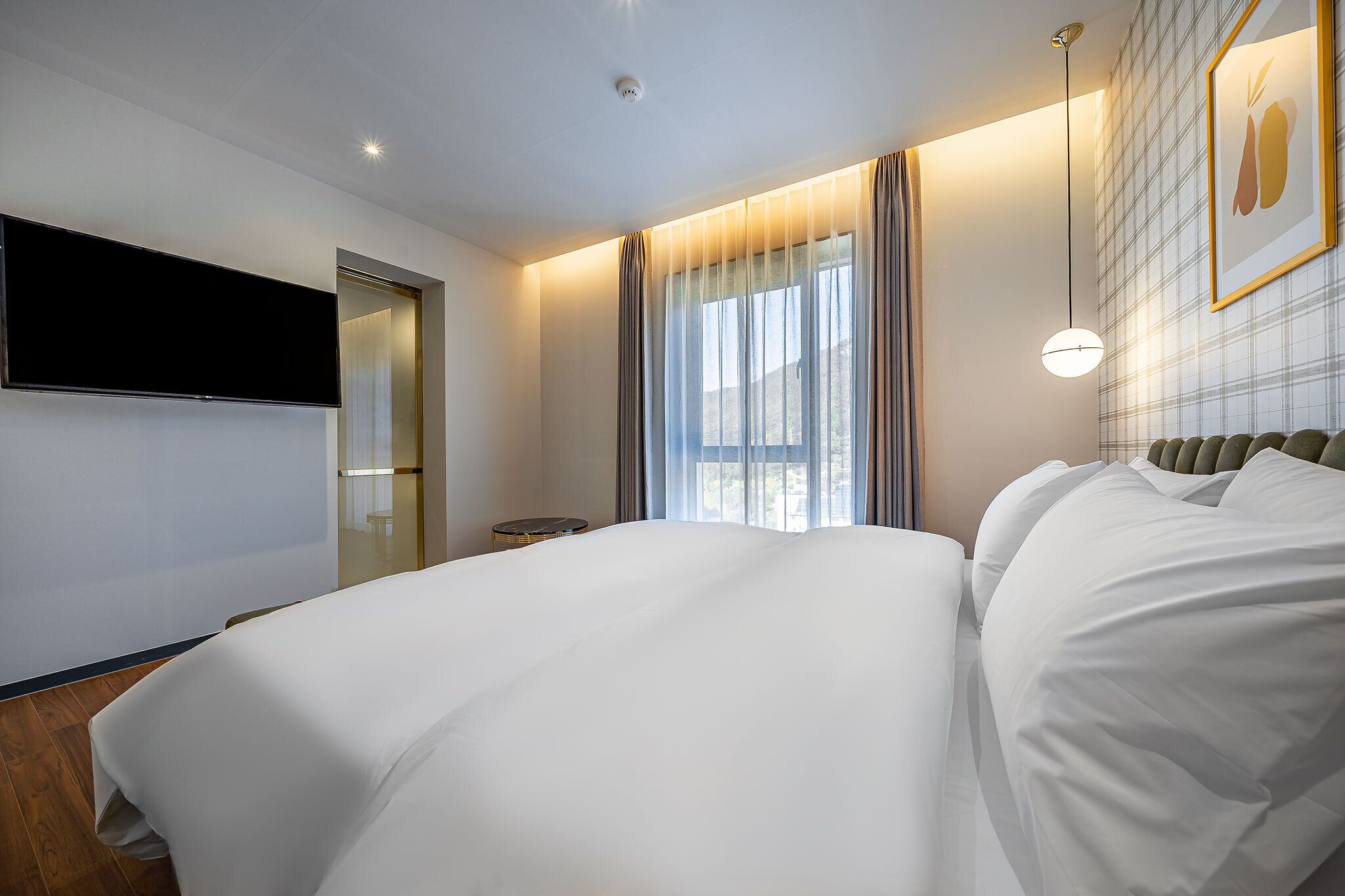 deluxe double room | premium bedding, down duvets, desk, soundproofing