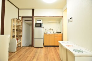 一棟貸し | 専用キッチン | 冷蔵庫、電子レンジ、コンロ、電気ポット